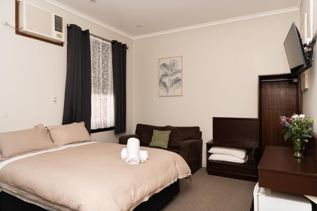 New Crown Hotel Motel Hay Zewnętrze zdjęcie